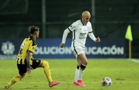 Fbio Santos durante partida contra o Pearol, pela Copa Sul-Americana