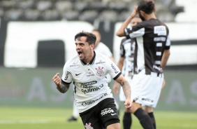 Fagner comemorando seu gol contra a Inter de Limeira, pelas quartas de final do Paulisto 2021
