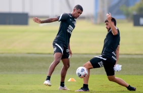 Léo Natel e Bruno Méndez durante treino do Corinthians no CT Dr. Joaquim Grava