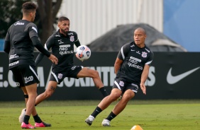 Mandaca e Vitinho durante treino do Corinthians no CT Dr. Joaquim Grava