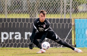 Matheus Donelli durante treino do Corinthians no CT Dr. Joaquim Grava