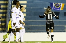 Gabi Nunes comemorando seu gol contra o So Jos, pelo Brasileiro Feminino