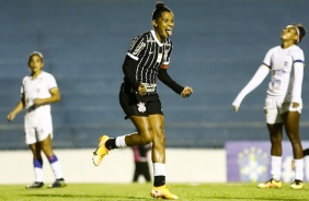 Grazi comemorando seu gol contra o So Jos, pelo Brasileiro Feminino
