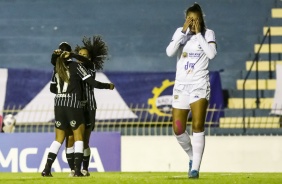 Vic Albuquerque e Yasmim comemorando o gol da meia-atacante, pelo Brasileiro Feminino