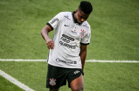 Jemerson saiu machucado durante Drbi entre Corinthians e Palmeiras, na Neo Qumica Arena