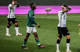 Otero e Luan durante Dérbi entre Corinthians e Palmeiras, na Neo Química Arena