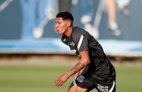 Antony durante treino do Corinthians no CT Dr. Joaquim Grava