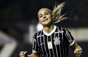 Crivelari comemorando seu gol contra o Grmio, pelo Brasileiro Feminino