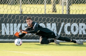 Guilherme durante treino do Corinthians no CT Dr. Joaquim Grava