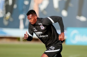 J durante treino do Corinthians no CT Dr. Joaquim Grava