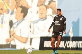 J durante treino do Corinthians no CT Dr. Joaquim Grava