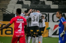 Jogadores do Corinthians comemorando gol contra o Huancayo, pela Sul-Americana