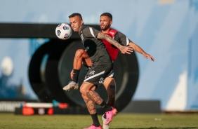 Luan e Vitinho durante ltimo treino do Corinthians antes do jogo contra o Huancayo