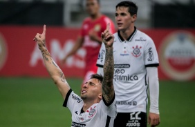 Mosquito comemorando muito sua atuação contra o Huancayo, na Neo Química Arena
