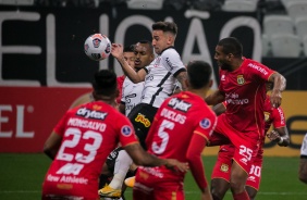 Raul e Mosquito durante jogo entre Corinthians e Huancayo, pela Sul-Americana