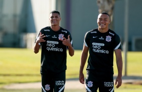 Rodrigo Varanda e Luis Mandaca durante último treino do Corinthians antes do jogo contra o Huancayo