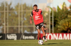 Vitinho durante ltimo treino do Corinthians antes do jogo contra o Huancayo