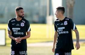 Vitinho e Gabriel Pereira durante ltimo treino do Corinthians antes do jogo contra o Huancayo