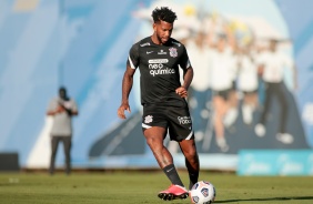 Zagueiro Gil durante ltimo treino do Corinthians antes do jogo contra o Huancayo