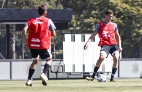 Alemo no treino integrado da equipe profissional e Sub-20 do Corinthians, no CT Dr. Joaquim Grava