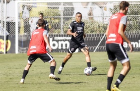 Mandaca no treino da equipe profissional e Sub-20 do Corinthians, no CT Dr. Joaquim Grava