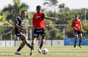 Mandaca no treino integrado da equipe profissional e Sub-20 do Corinthians, no CT Dr. Joaquim Grava