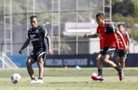 Otero e Matheus Araújo no treino integrado da equipe profissional e Sub-20 do Corinthians