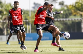 Ramiro e Rodrigo Varanda no treino integrado da equipe profissional e Sub-20 do Corinthians