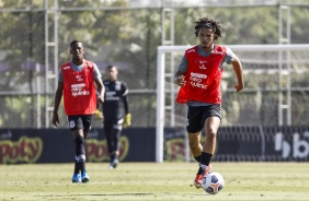 Reginaldo no treino da equipe profissional e Sub-20 do Corinthians, no CT Dr. Joaquim Grava