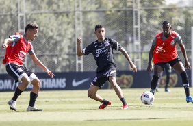 Ryan e Adson no treino da equipe profissional e Sub-20 do Corinthians, no CT Dr. Joaquim Grava