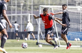 Vitinho e Adson no treino da equipe profissional e Sub-20 do Corinthians, no CT Dr. Joaquim Grava