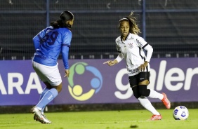 Adriana durante partida entre Corinthians e Real Brasília, pelo Brasileirão Feminino