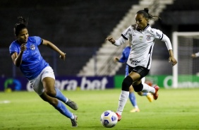 Adriana durante partida entre Corinthians e Real Braslia, pelo Brasileiro Feminino