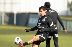 Fagner durante treino do Corinthians no CT Dr. Joaquim Grava