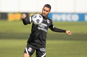 Gabriel durante treino do Corinthians no CT Dr. Joaquim Grava