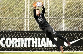 Guilherme durante treino do Corinthians no CT Dr. Joaquim Grava