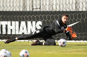 Guilherme durante treino do Corinthians no CT Dr. Joaquim Grava