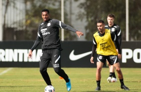 J durante treino do Corinthians no CT Dr. Joaquim Grava