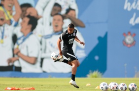 Mandaca durante treino do Corinthians no CT Dr. Joaquim Grava