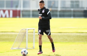 Matheus Arajo durante treino do Corinthians no CT Dr. Joaquim Grava