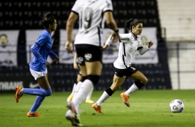 Paulinha durante partida entre Corinthians e Real Brasília, pelo Brasileirão Feminino