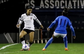 Paulinha durante partida entre Corinthians e Real Braslia, pelo Brasileiro Feminino