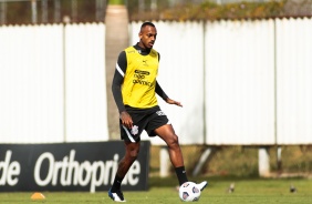 Raul durante treino do Corinthians no CT Dr. Joaquim Grava