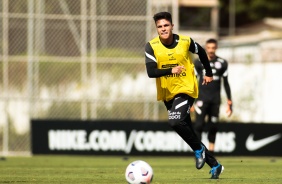 Roni durante treino do Corinthians no CT Dr. Joaquim Grava