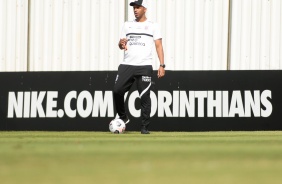 Tcnico interino do Corinthians, Fernando Lzaro, durante treino no CT Dr. Joaquim Grava