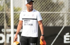 Técnico interino do Corinthians, Fernando Lázaro, durante treino no CT Dr. Joaquim Grava