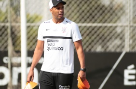 Tcnico interino do Corinthians, Fernando Lzaro, durante treino no CT Dr. Joaquim Grava