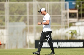 Tcnico interino do Corinthians, Fernando Lzaro, durante treino no CT Dr. Joaquim Grava