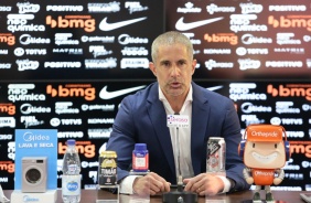 Sylvinho durante a entrevista coletiva como novo tcnico do Corinthians