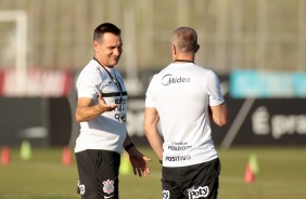 Doriva conversa com Sylvinho durante primeiro treino do ex-lateral como tcnico do Corinthians